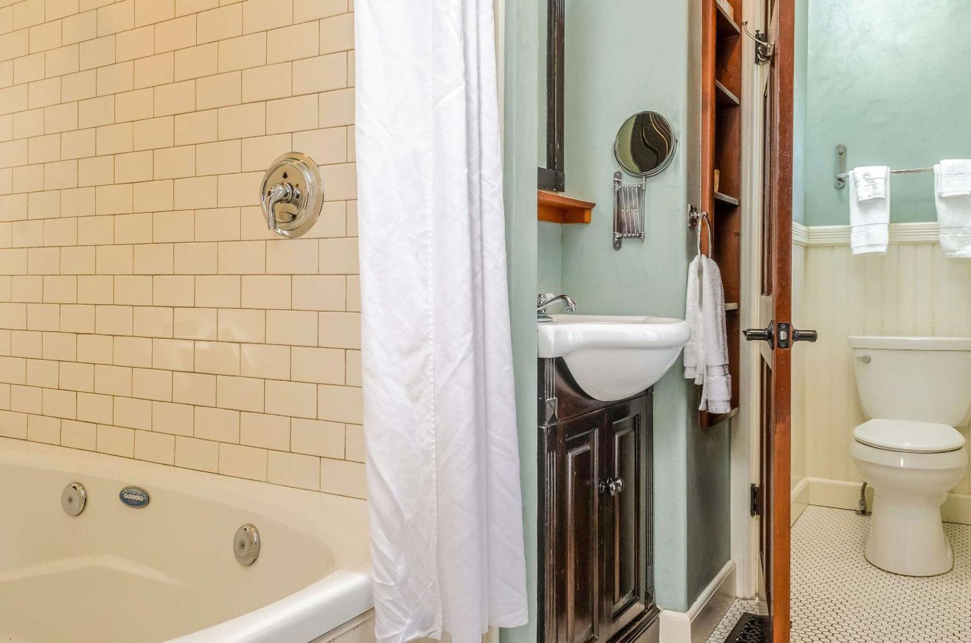 Hotel Napa Valley, Ascend Hotel Collection Экстерьер фото
